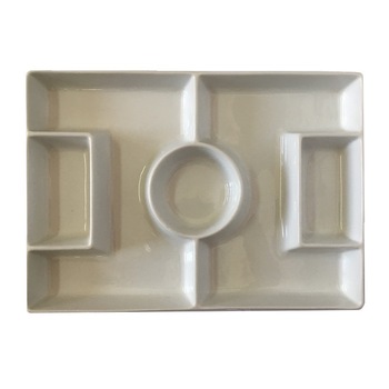Platou servire compartimentata rectangular, portelan, 35,5*25,5 cm Potrivit pentru aperitiv si sosuri pe un singur platou Platou servire compartimentata rectangular, portelan, 35,5*25,5 cm Potrivit pentru aperitiv si sosuri pe un singur platou