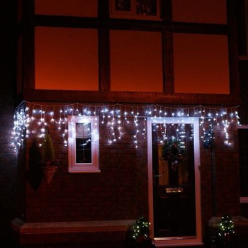 Instalatie de Craciun 6 m x 0.7 m, Perdea Franjurata, Alb rece, 198 leduri, SDX, 6005W / turturi Instalatie de Craciun 6 m x 0.7 m, Perdea Franjurata, Alb rece, 198 leduri, SDX, 6005W / turturi