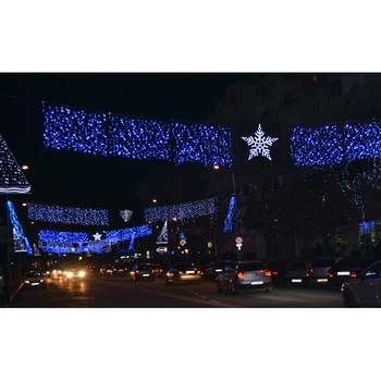 Instalatie de Craciun 8 m x 0,8 m, Perdea, Albastra, 360 leduri, SDX, 9018B Instalatie de Craciun 8 m x 0,8 m, Perdea, Albastra, 360 leduri, SDX, 9018B