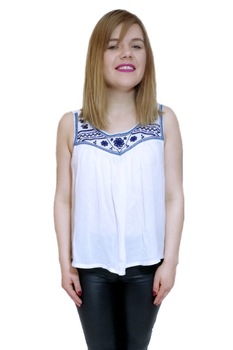 Bluza top cu broderie albastra, Cara, marime S/M Bluza top cu broderie albastra, Cara, marime S/M