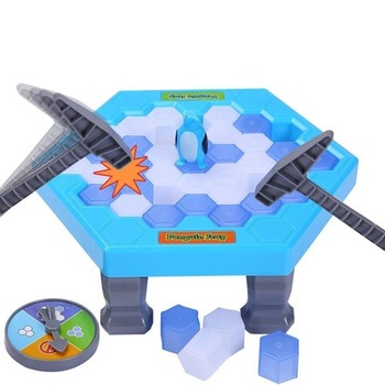 Joc distractiv de familie Penguin Trap - Salveaza Pinguinul Joc distractiv de familie Penguin Trap - Salveaza Pinguinul