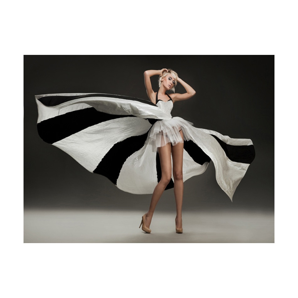 Fototapet vlies - Frumoasa blonda in rochie minunata - 250 x 193 cm