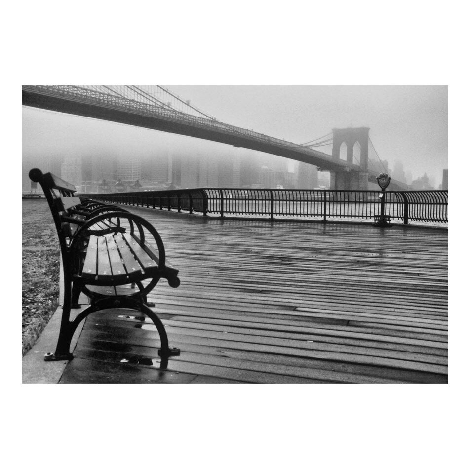 Fototapet vlies - O Zi Foggy pe Podul Brooklyn - 300 x 210 cm