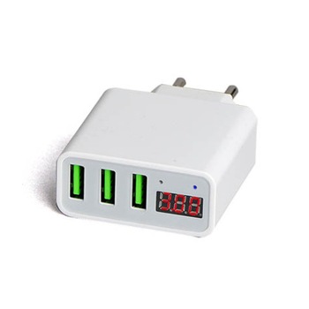 Incarcator retea cu 3 porturi USB si afisaj cu led, 2.4 Amperi Incarcator retea cu 3 porturi USB si afisaj cu led, 2.4 Amperi