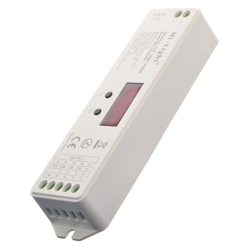 Controler inteligent universal 4 in 1 2.4GHz Wireless RF Mi-Light pentru banda LED 4 Canale 15A Controler inteligent universal 4 in 1 2.4GHz Wireless RF Mi-Light pentru banda LED 4 Canale 15A