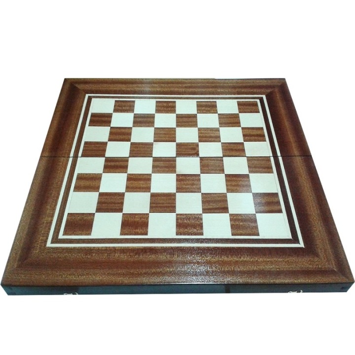 Кутия за шах и табла ORESHAK, естествен фурнир махагон/ясен, 48/48 см, светла основа