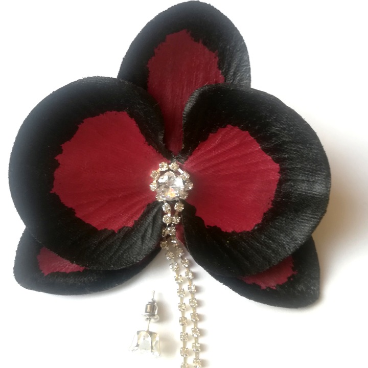 Cercei handmade asimetrici cu orhidee textila, Negru, Bordo/Argintiu