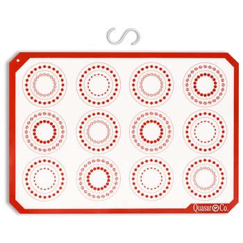 Folie copt silicon, 42 x 29.5 cm, foaie antiaderenta pentru cuptor + gratis carlig de agatare, inlocuieste hartia de copt, reutilizabil, pana la 4000 de reutilizari, folie de copt universala cu marcaje rotunde macarons / fursecuri, Quasar&Co, alb / rosu Folie copt silicon, 42 x 29.5 cm, foaie antiaderenta pentru cuptor + gratis carlig de agatare, inlocuieste hartia de copt, reutilizabil, pana la 4000 de reutilizari, folie de copt universala cu marcaje rotunde macarons / fursecuri, Quasar&Co, alb / rosu