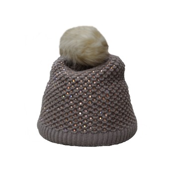 Caciula trendy de iarna cu strasuri aplicate, D&J Exclusive, Bej, Universal Caciula trendy de iarna cu strasuri aplicate, D&J Exclusive, Bej, Universal