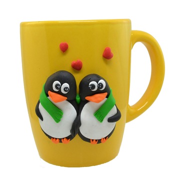 Cana Tracolla, model pinguini indragostiti, handmade, galben, 250 ml Cana Tracolla, model pinguini indragostiti, handmade, galben, 250 ml