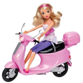 Set de joaca Papusa cu scuter si casca de protectie. Set de joaca Papusa cu scuter si casca de protectie.