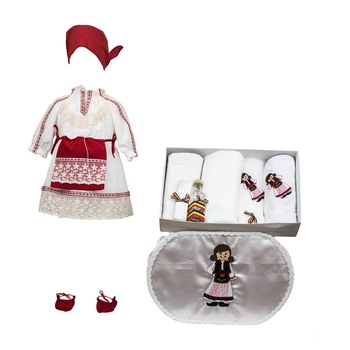 Set botez Saveta cu motive traditionale, trei piese, varsta 3 luni Set botez Saveta cu motive traditionale, trei piese, varsta 3 luni