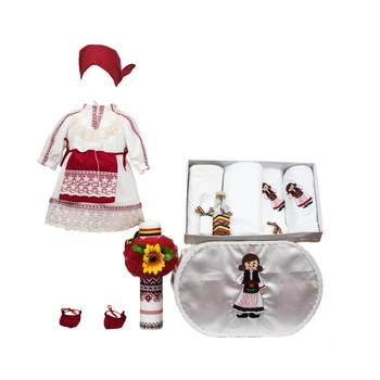 Set botez Saveta cu motive traditionale, patru piese, varsta 3 luni Set botez Saveta cu motive traditionale, patru piese, varsta 3 luni