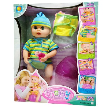 Bebelusul care face pipi la olita, bea cu paiul din canita, scoate sunete Bebelusul care face pipi la olita, bea cu paiul din canita, scoate sunete