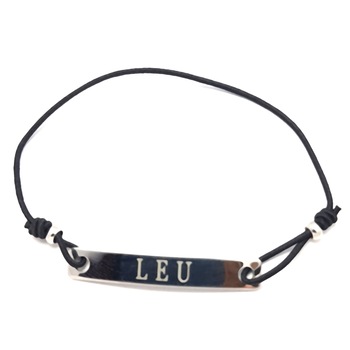 Bratara neagra cu snur ajustabil si placuta gravata cu zodia leu Bratara neagra cu snur ajustabil si placuta gravata cu zodia leu