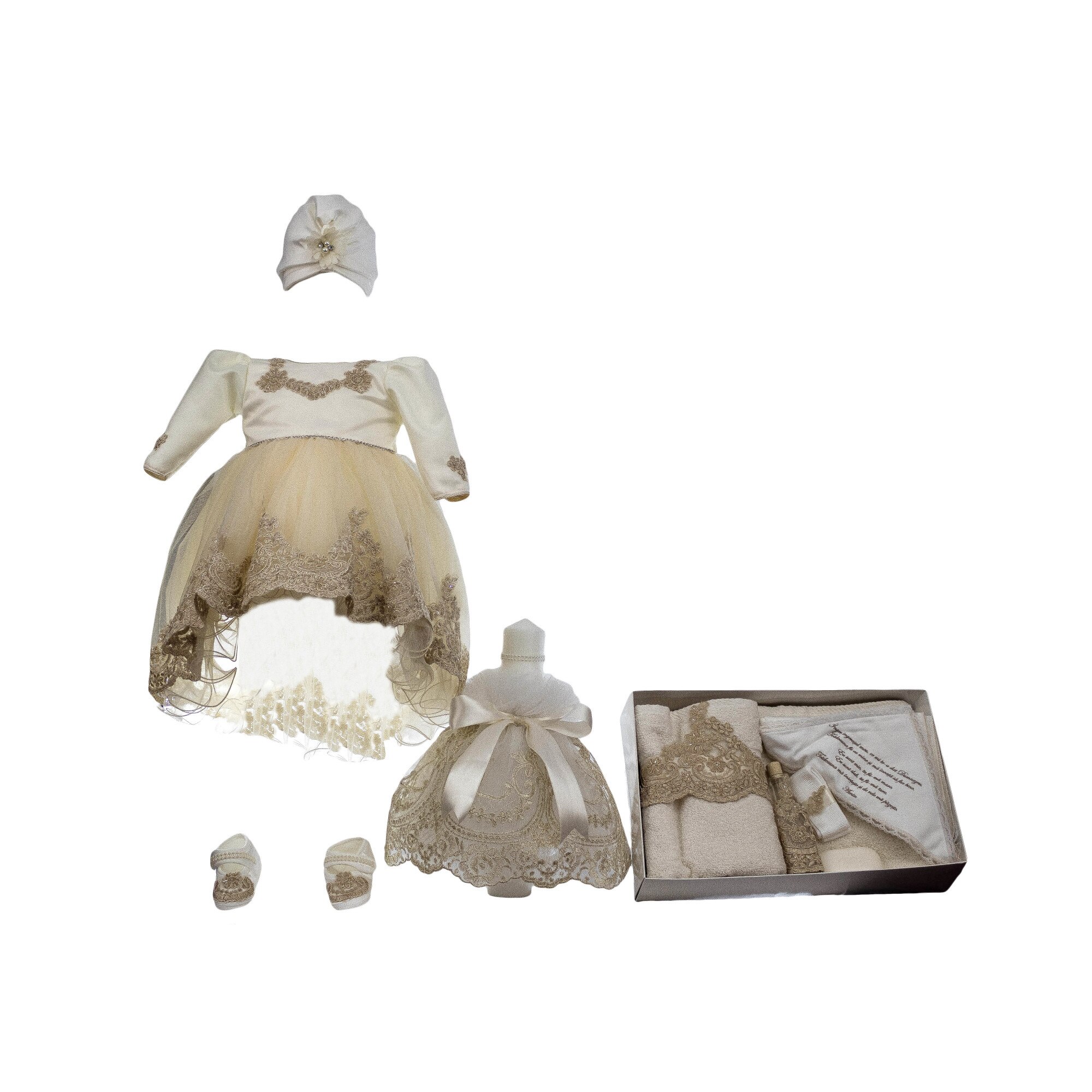 Set botez Alice culoare alb-crem, trei piese, varsta 6-9 luni