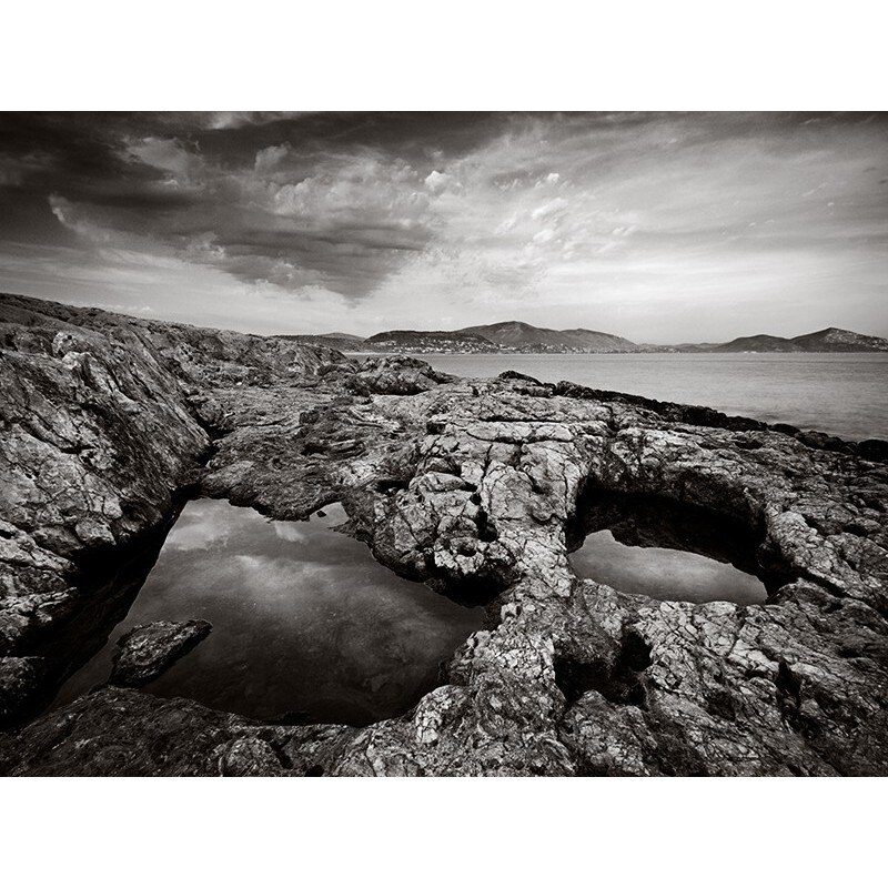 Tablou canvas, produs DekoStore, pentru living/dormitor/birou, inramat pe cadru de lemn, print HD, Stanci in apa, 40x30 cm