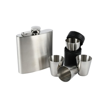 Set butelca/recipient buzunar 175 ml + 4 pahare inox 33 ml cu husa din piele, BergHoff, sticla pentru bauturi tari la vanatoare/drumetie/schi Set butelca/recipient buzunar 175 ml + 4 pahare inox 33 ml cu husa din piele, BergHoff, sticla pentru bauturi tari la vanatoare/drumetie/schi