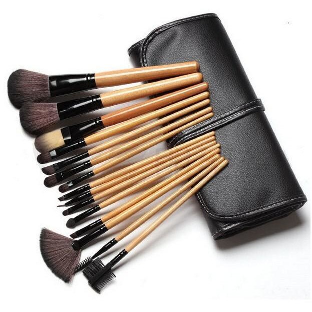 Set de 15 Pensule Profesionale pentru machiaj Top Quality Natural Wood