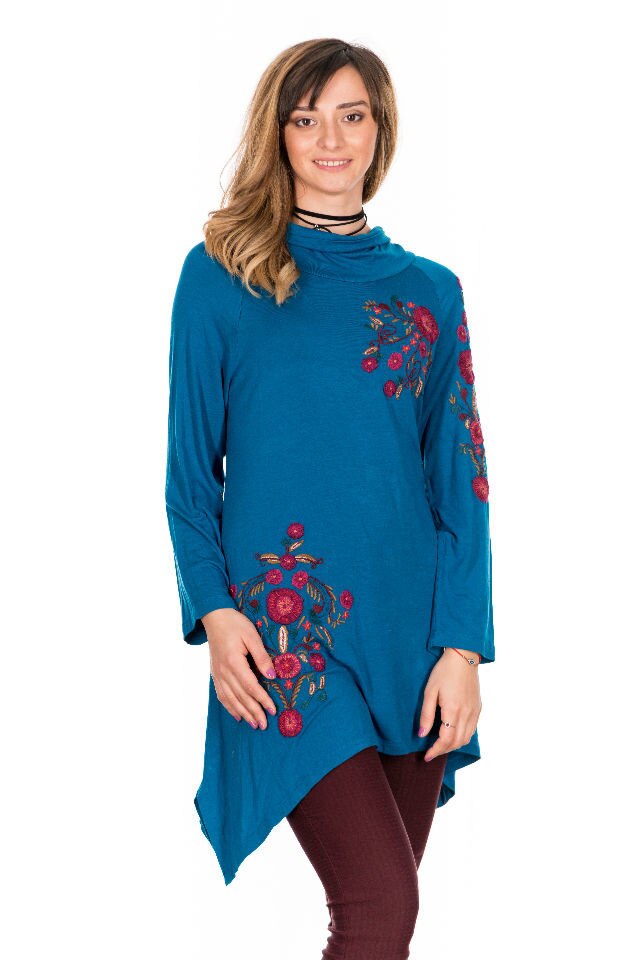 Bluza Cara albastru turcoaz cu broderie Marime L