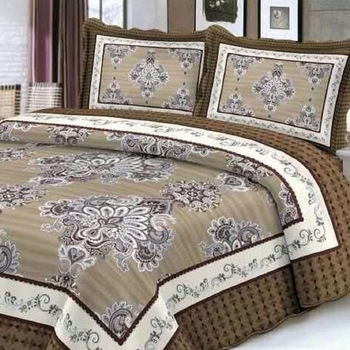 Cuvertura de pat matlasata pentru 2 persoane, 3 piese, bumbac, multicolor model Vika940 Cuvertura de pat matlasata pentru 2 persoane, 3 piese, bumbac, multicolor model Vika940