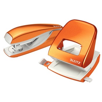 Set Capsator 24/6 Leitz 5502 + Perforator din metal Leitz 5008, 30 coli, orange metalizat Set Capsator 24/6 Leitz 5502 + Perforator din metal Leitz 5008, 30 coli, orange metalizat