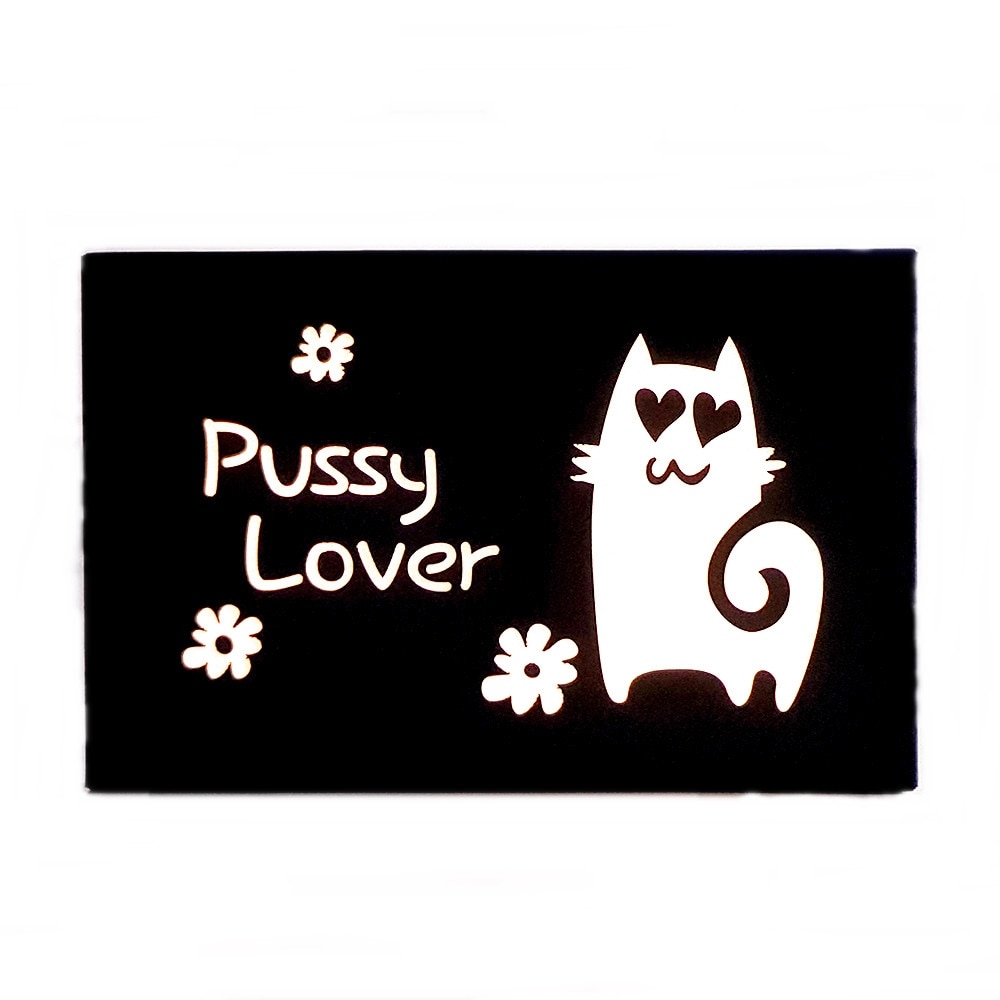 Veioza LED „Pisicuta Lover” din carton, cu baterii, dimensiune 30 × 5.5 × 19.5 cm
