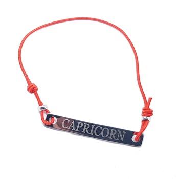 Bratara rosie cu snur ajustabil si placuta gravata cu zodia capricorn Bratara rosie cu snur ajustabil si placuta gravata cu zodia capricorn
