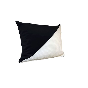 Perna decorativa MobAmbient, 50x70 cm, Milano, Alb Negru, doua fete, material textil si imitatie de piele Perna decorativa MobAmbient, 50x70 cm, Milano, Alb Negru, doua fete, material textil si imitatie de piele