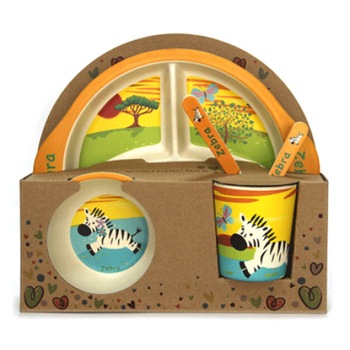 Set de masa RAKI ZEBRA 5 piese pentru copii cu farfurie rotunda 3 compartimente, bol, cana, lingurita si furculita, compatibil microunda Set de masa RAKI ZEBRA 5 piese pentru copii cu farfurie rotunda 3 compartimente, bol, cana, lingurita si furculita, compatibil microunda