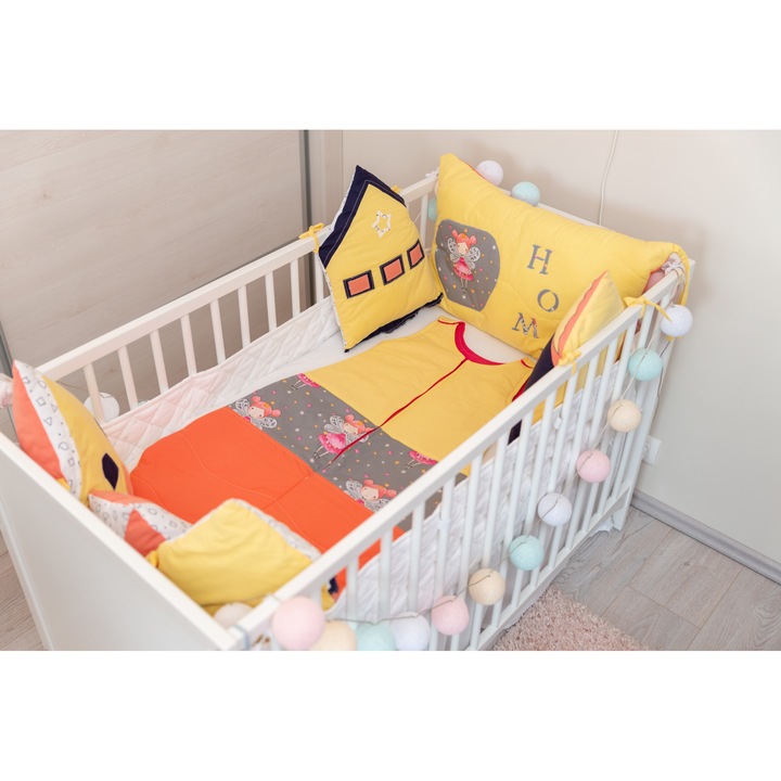 Lenjerie completa pentru patut bebe, 7 piese: Sac de dormit 80 cm, 5 perne tip aparatori laterale, cearceaf cu elastic