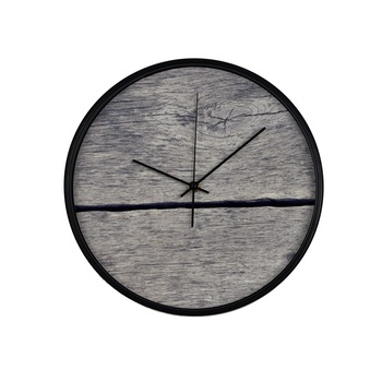 Ceas perete, produs DekoStore, pentru birou, living sau showroom, cu mecanism silentios, Lemn crapat, diametru 30 cm, rama neagra din plastic Ceas perete, produs DekoStore, pentru birou, living sau showroom, cu mecanism silentios, Lemn crapat, diametru 30 cm, rama neagra din plastic