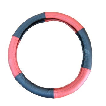 Husa de volan PREMIUM, Marimea M, 37-39 cm, din imitatie de piele pentru un aspect placut al masinii si un confort sporit, Reduce gradul de oboseala, permite manevrarea mult mai usoara a volanului si protejeaza impotriva degradarii, Neagra-Rosie Husa de volan PREMIUM, Marimea M, 37-39 cm, din imitatie de piele pentru un aspect placut al masinii si un confort sporit, Reduce gradul de oboseala, permite manevrarea mult mai usoara a volanului si protejeaza impotriva degradarii, Neagra-Rosie