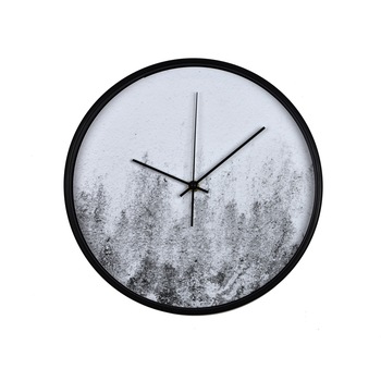 Ceas perete, produs DekoStore, pentru birou, living sau showroom, cu mecanism silentios, Mucegai pe perete, diametru 30 cm, rama neagra din plastic Ceas perete, produs DekoStore, pentru birou, living sau showroom, cu mecanism silentios, Mucegai pe perete, diametru 30 cm, rama neagra din plastic