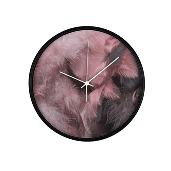 Ceas perete, produs DekoStore, pentru birou, living sau showroom, cu mecanism silentios, Pene roz pufoase, diametru 30 cm, rama neagra din plastic Ceas perete, produs DekoStore, pentru birou, living sau showroom, cu mecanism silentios, Pene roz pufoase, diametru 30 cm, rama neagra din plastic