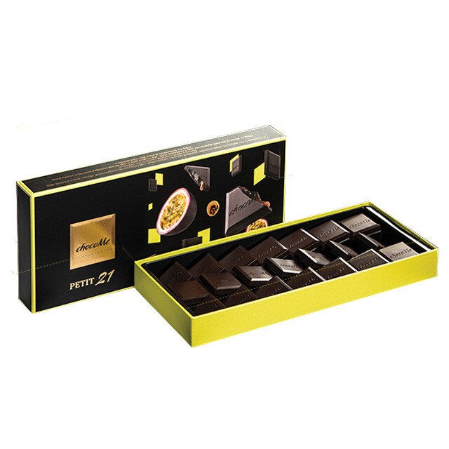 Cubulete de ciocolata neagra 70% chocoMe Petit 21 cu caramel si piure de fructe Passion