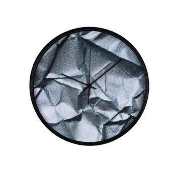 Ceas perete, produs DekoStore, pentru birou, living sau showroom, cu mecanism silentios, Folie metalica neuniforma, diametru 30 cm, rama neagra din plastic Ceas perete, produs DekoStore, pentru birou, living sau showroom, cu mecanism silentios, Folie metalica neuniforma, diametru 30 cm, rama neagra din plastic