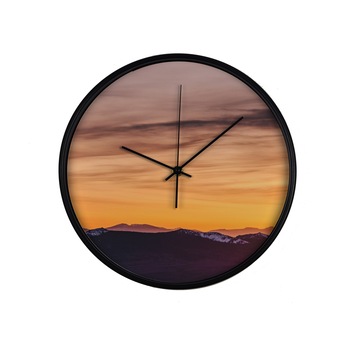 Ceas perete, produs DekoStore, pentru birou, living sau showroom, cu mecanism silentios, Apus de soare la orizont, diametru 30 cm, rama neagra din plastic Ceas perete, produs DekoStore, pentru birou, living sau showroom, cu mecanism silentios, Apus de soare la orizont, diametru 30 cm, rama neagra din plastic