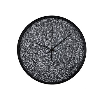 Ceas perete, produs DekoStore, pentru birou, living sau showroom, cu mecanism silentios, Mii de pietricele, diametru 30 cm, rama neagra din plastic Ceas perete, produs DekoStore, pentru birou, living sau showroom, cu mecanism silentios, Mii de pietricele, diametru 30 cm, rama neagra din plastic