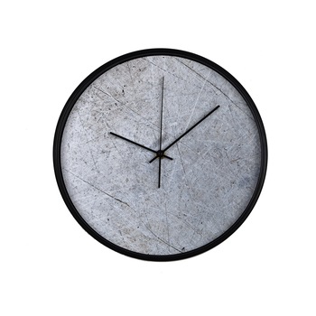 Ceas perete, produs DekoStore, pentru birou, living sau showroom, cu mecanism silentios, Placa de lemn cu lovituri si zgarieturi, diametru 30 cm, rama neagra din plastic Ceas perete, produs DekoStore, pentru birou, living sau showroom, cu mecanism silentios, Placa de lemn cu lovituri si zgarieturi, diametru 30 cm, rama neagra din plastic