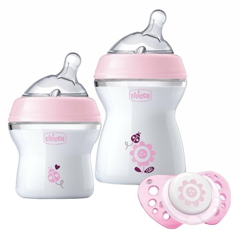 Set nou-nascut Chicco Natural Feeling, 0 luni +: Biberon 150 ml, Biberon 250 ml, Suzeta, Alb/Roz Set nou-nascut Chicco Natural Feeling, 0 luni +: Biberon 150 ml, Biberon 250 ml, Suzeta, Alb/Roz