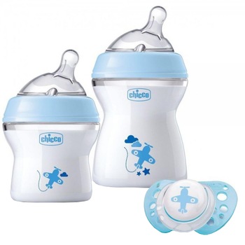 Set nou-nascut Chicco Natural Feeling, 0 luni +: Biberon 150 ml, Biberon 250 ml, Suzeta, Alb/Bleu Set nou-nascut Chicco Natural Feeling, 0 luni +: Biberon 150 ml, Biberon 250 ml, Suzeta, Alb/Bleu