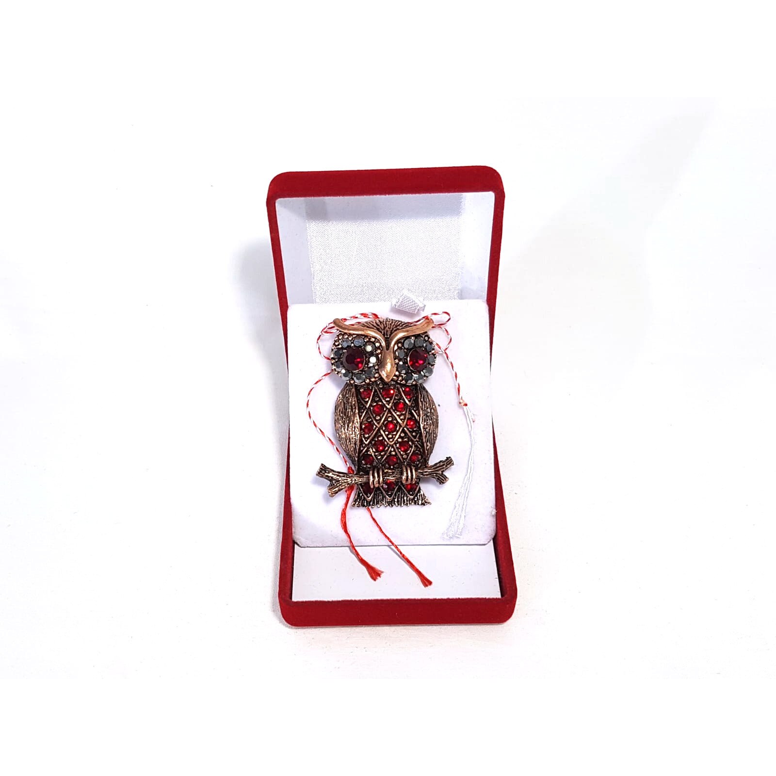 Martisor tip brosa Bufnita cu perle in cutie de catifea