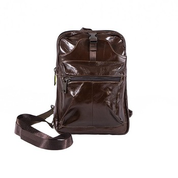 Geanta barbati, din piele naturala, maro brun, cu un maner si o bareta reglabila, doua compartimente principale, dimensiune:35/25/7 cm Geanta barbati, din piele naturala, maro brun, cu un maner si o bareta reglabila, doua compartimente principale, dimensiune:35/25/7 cm