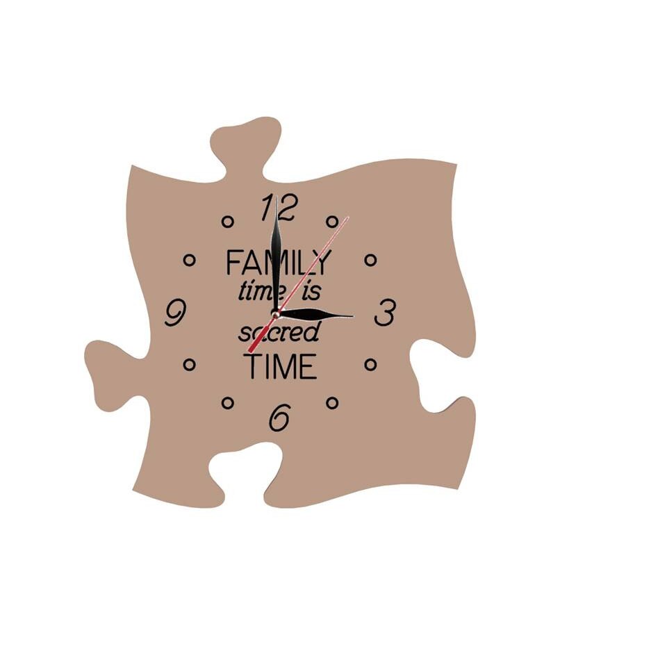 Ceas puzzle de perete, personalizat - Family time is sacred time - cafeniu, 30 x 30 cm