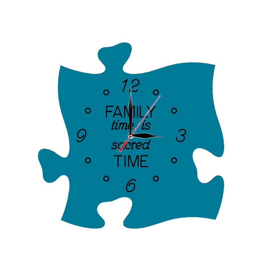 Ceas puzzle de perete, personalizat - Family time is sacred time - turcoaz, 30 x 30 cm