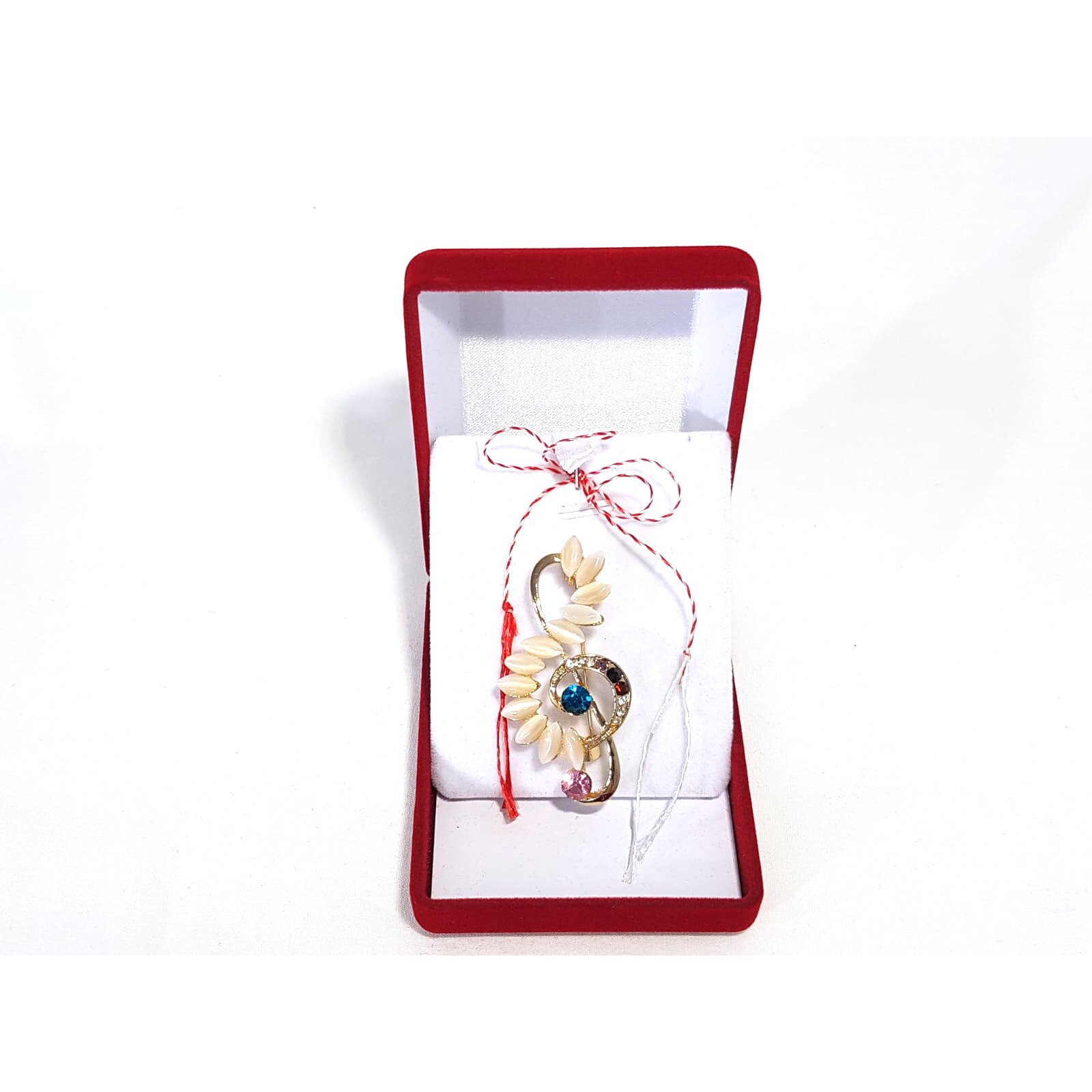 Martisor tip brosa Cheia Sol cu perle in cutie de catifea