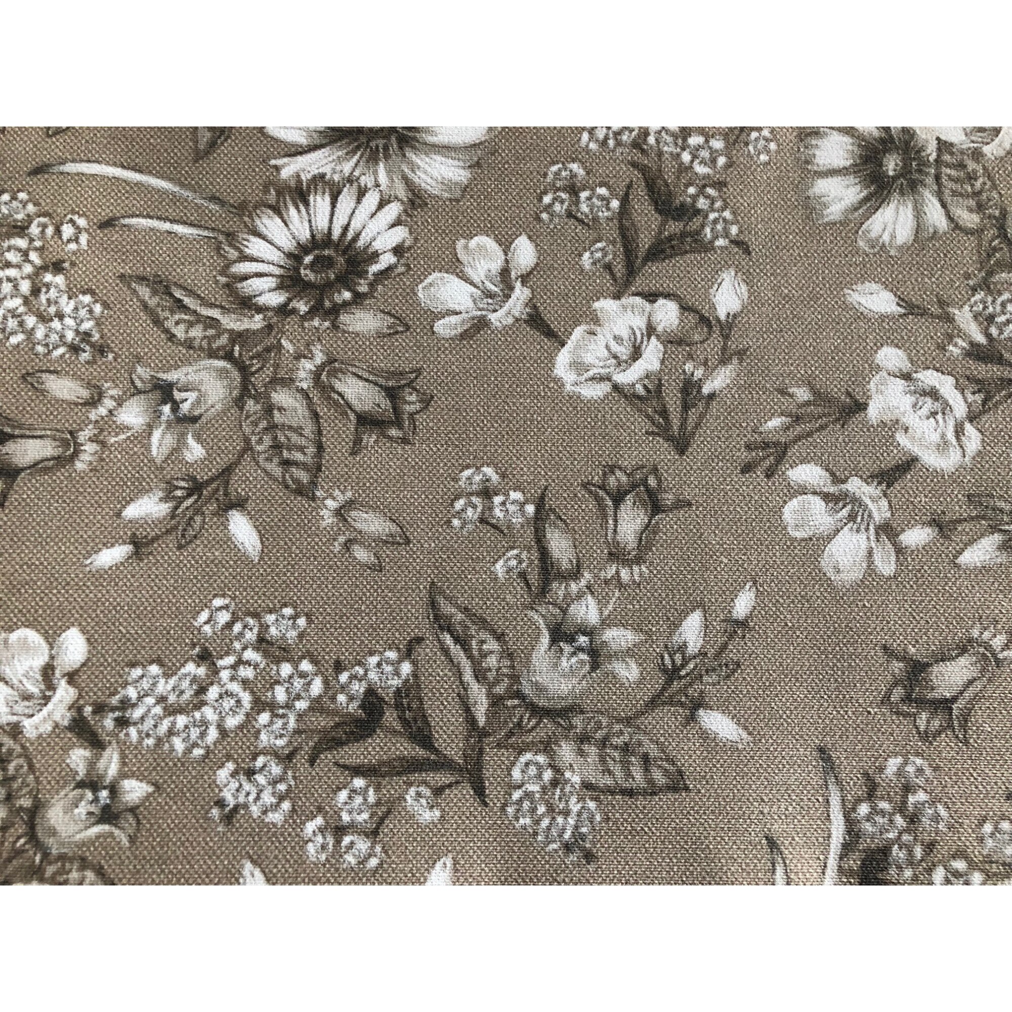 Fata de masa anti-pete Gemitex Shabby bej cu frunze si flori 140x180 cm 50% Bumbac 50% Poliester tratat anti-patare, anti-alunecare si impermeabil