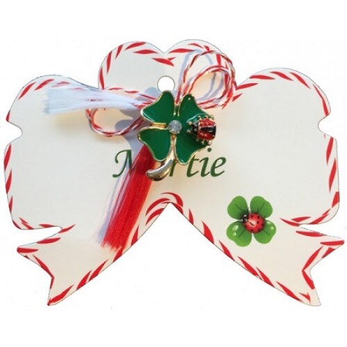 Martisor tip brosa in cutie