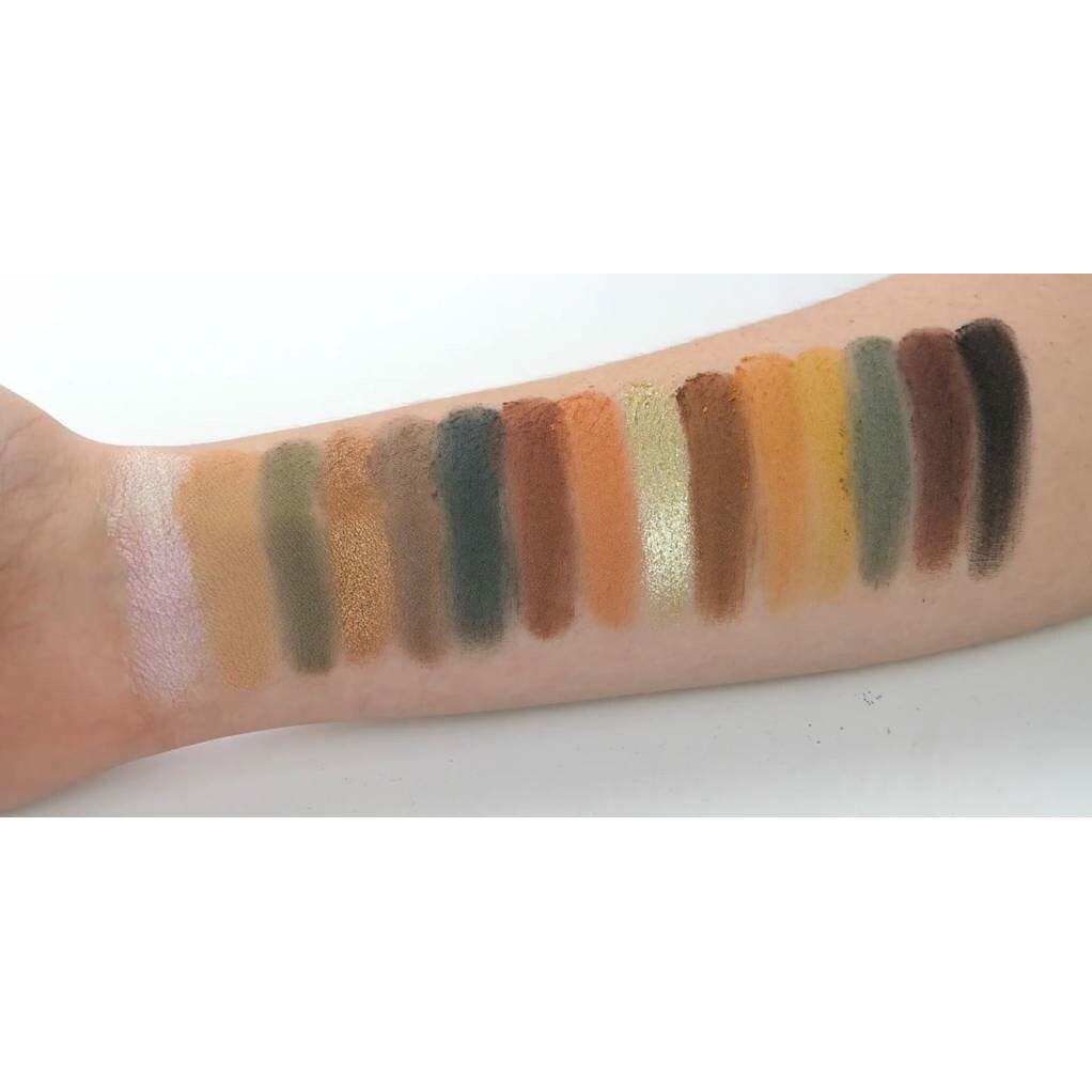 Paleta Fard Pleoape Makeup Revolution Reloaded Iconic Division 15 Nuante Emag Ro